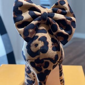 Leopard heels with ankle strap and bow on back. Size 7 NIB